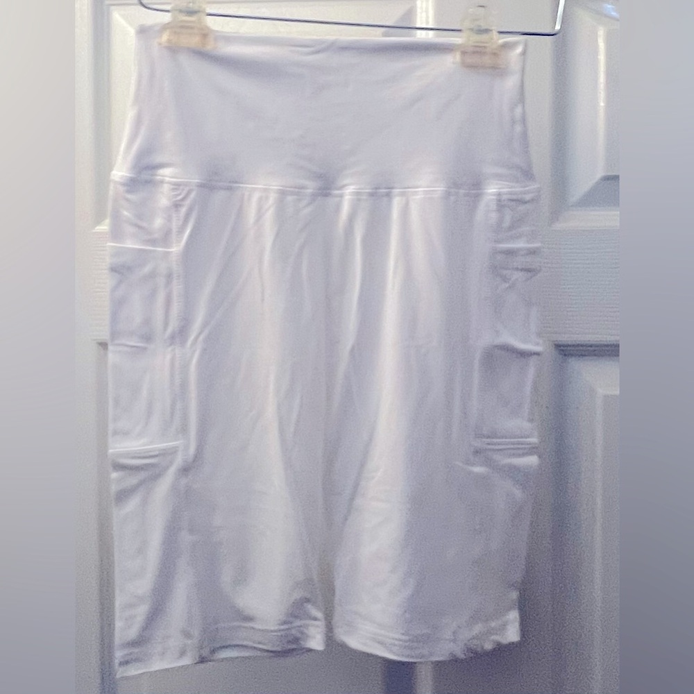 High Waist Women's White stretch Shorts (size s/m)